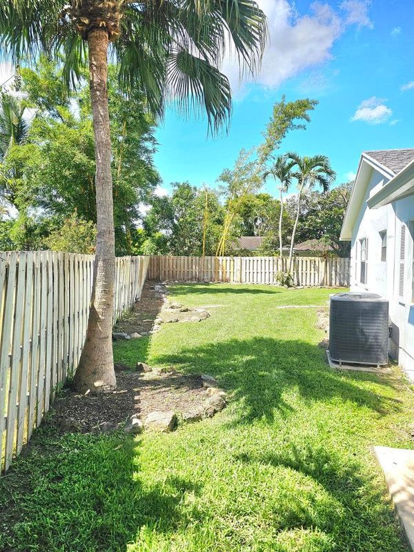 Building Photo - 12191 Broadleaf Ct