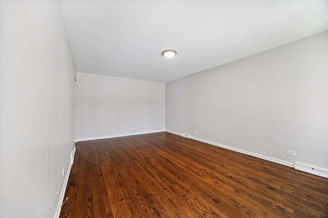 Building Photo - 4850 N Clifton Ave