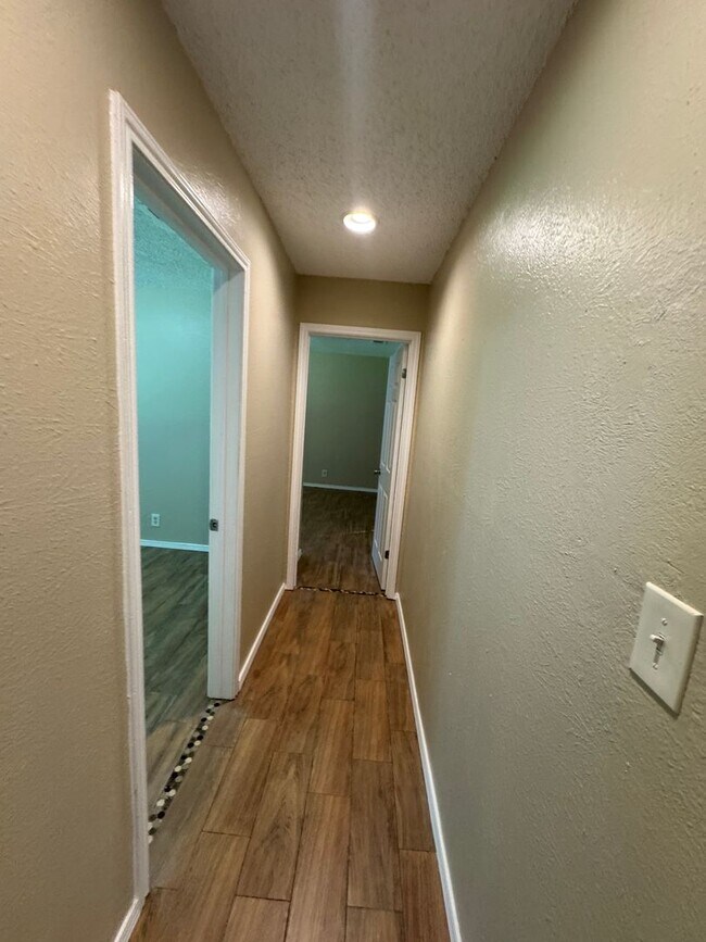 Building Photo - 10138 Inridge