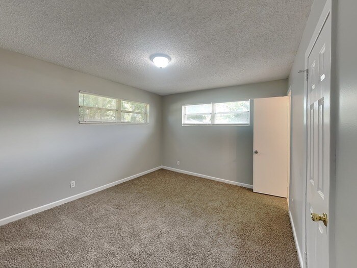 Building Photo - 5608 Moret Dr E