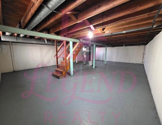 Building Photo - Move-In Ready 2 Bed Home with Sunroom, Garage & Fenced Yard