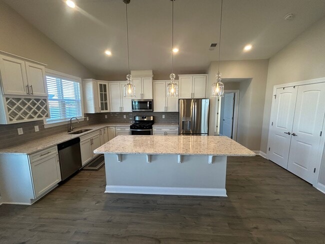 Building Photo - 585 Oyster Dr