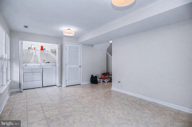 Building Photo - 10159 Elgin Way