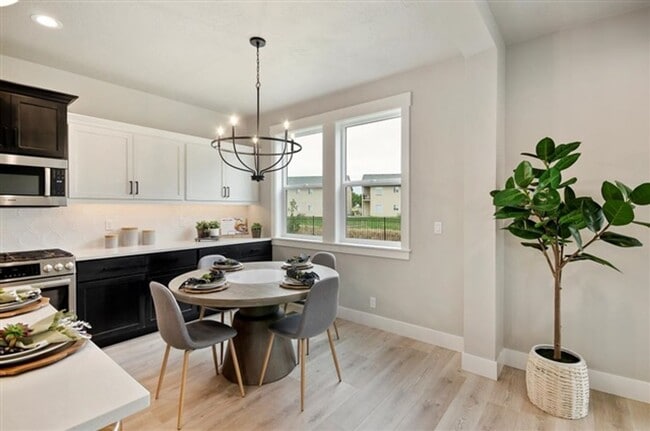 Building Photo - BRAND NEW HOME!!  4 Bedrooms, 3 Baths, Large Open Floor Plan!  Perfect Location, Must See!