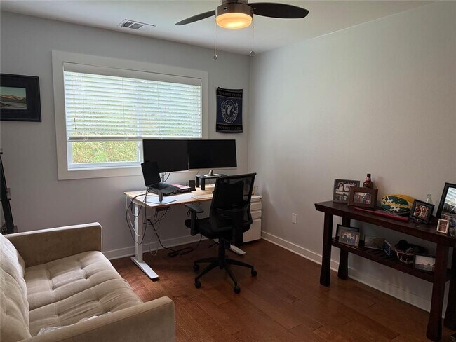 Building Photo - 9603 Marsh Dr
