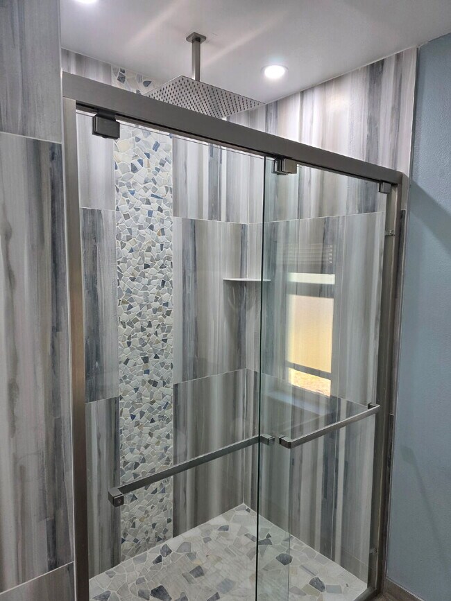 Building Photo - Large two Bedroom, 2 Bathroom, 2 Car Garage Home For Rent. *** Rent includes Water, Internet, and...