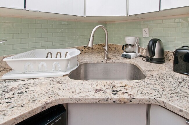 Building Photo - 2370 1st Ave