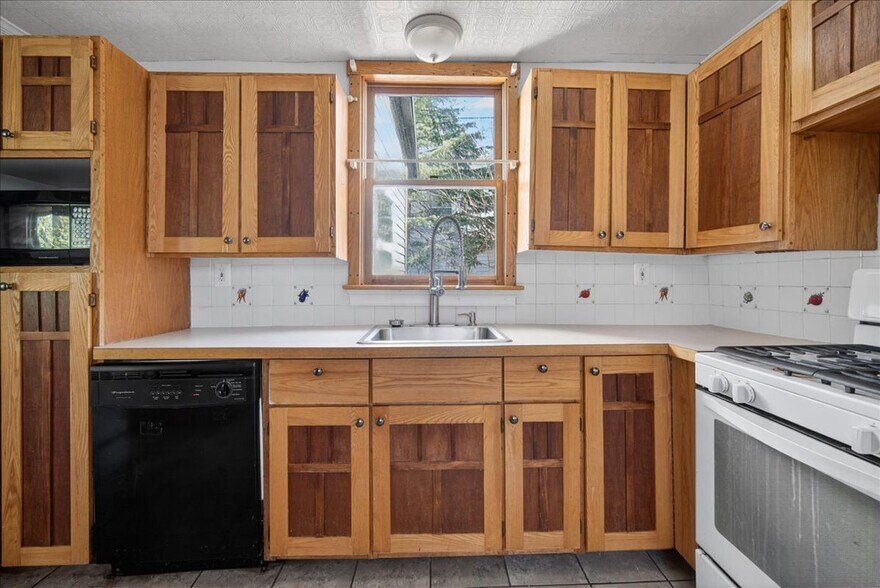 Building Photo - 204 Saratoga Ave