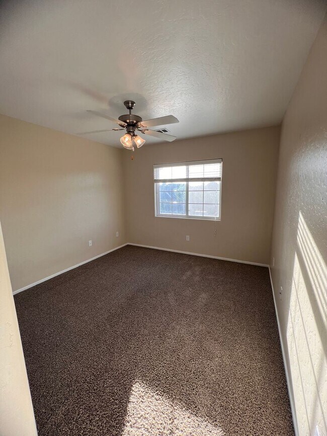 Building Photo - 2956 Sauvignon St