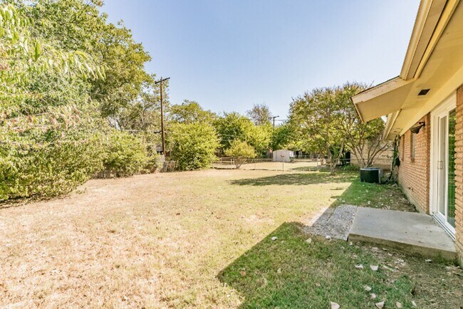 Building Photo - 7513 Maple Dr
