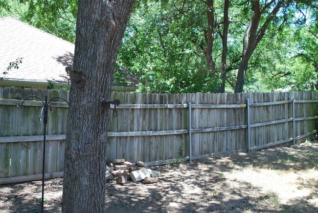 Building Photo - 1416 Sandy Creek Dr