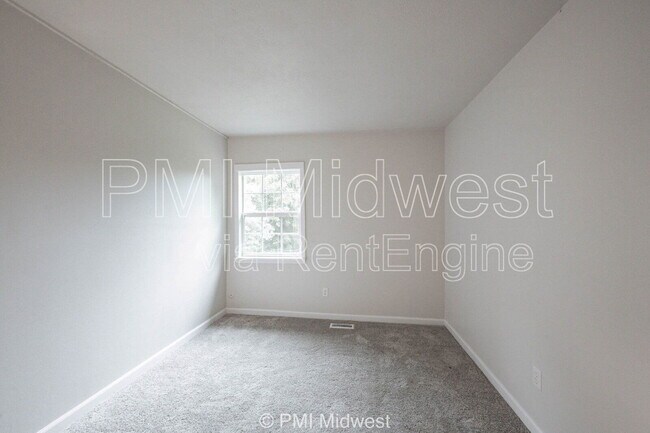 Building Photo - 6920 Chrysler St