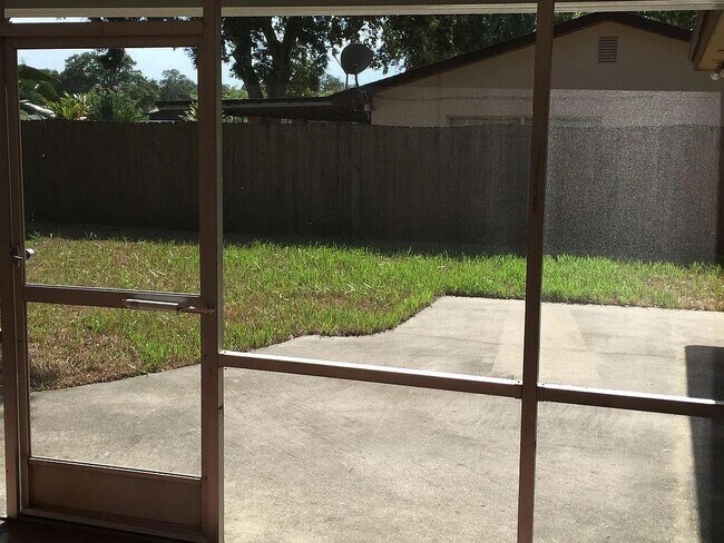 Building Photo - 4310 Cove Dr