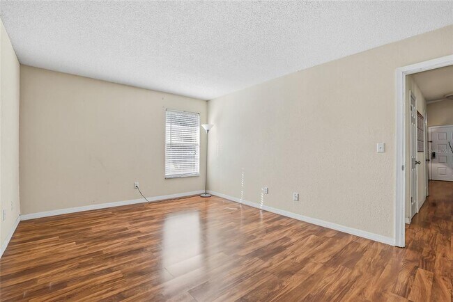 Building Photo - 4004 Nestle Oaks Pl