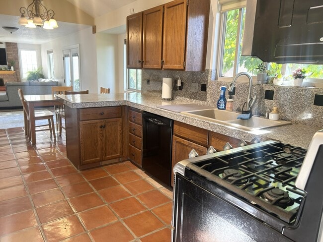 Building Photo - 1094 Gravel Hills Dr