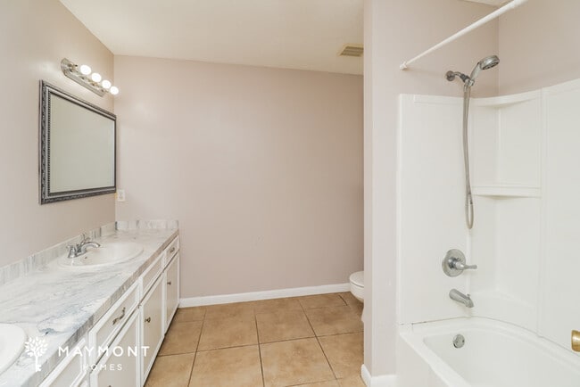 Building Photo - 406 Trailwood Dr