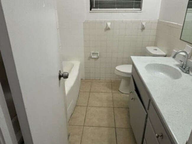 Building Photo - 8718 Ednam Pl