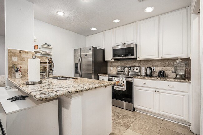 Building Photo - 800 Country Pl Dr