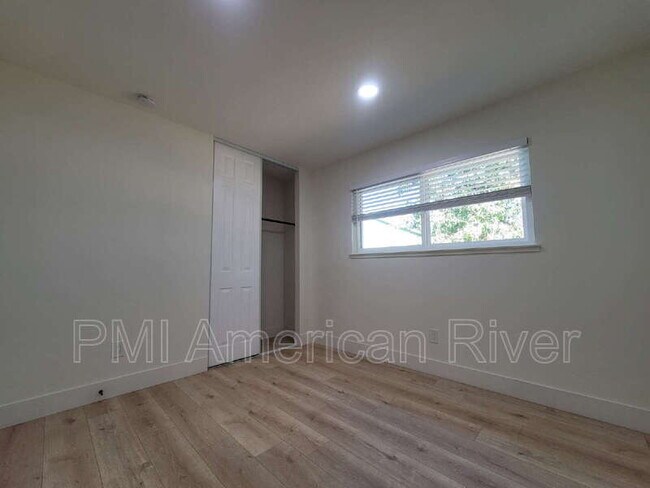 Building Photo - 7933 Valley Green Dr
