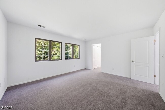 Building Photo - 11 Deer Hill Ct