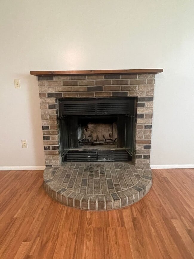 Building Photo - Available 7/25! If you are looking for a l...