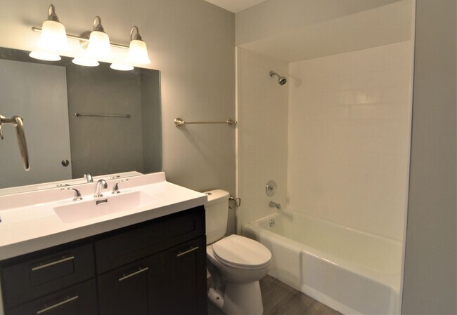 Building Photo - Newly Remodeled 1 Bedroom in Quiet Location