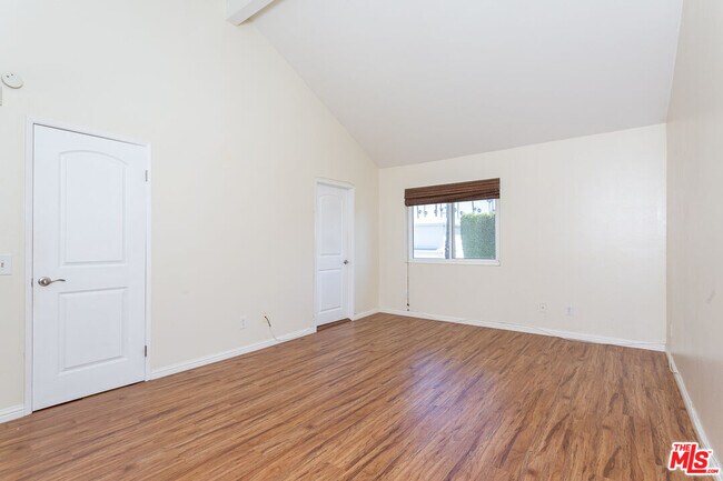 Building Photo - 910 19th St