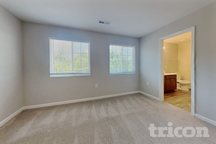 Building Photo - 3007 Stauton Dr