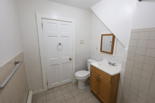 Building Photo - 498 Whipple St