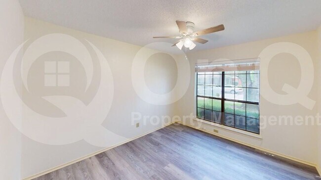 Building Photo - 1633 Palisades Dr