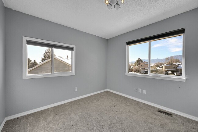 Building Photo - $1,950.00 - 3 Bedrooms, 2 Bathrooms, Single Family Home with Fenced Yard!