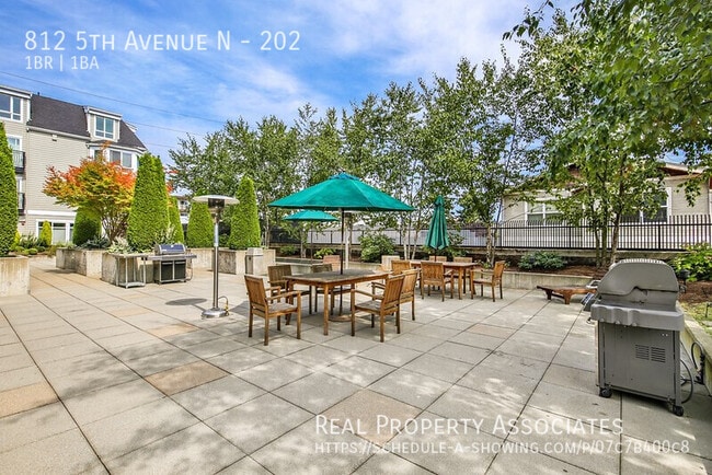Building Photo - 812 5th Ave N