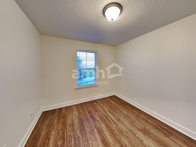 Building Photo - 221 Crestrun Loop