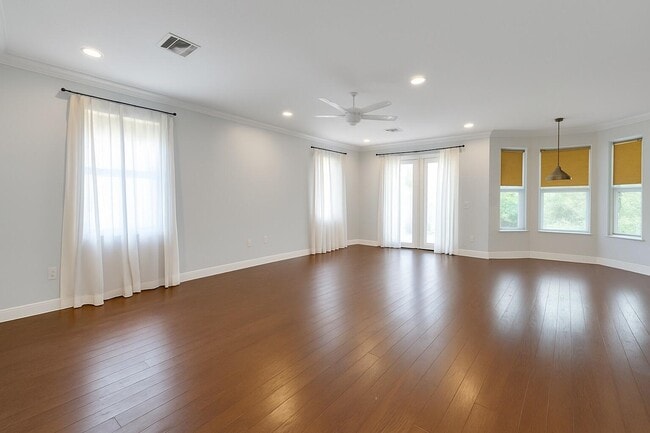 Building Photo - 2768 Shaughnessy Dr
