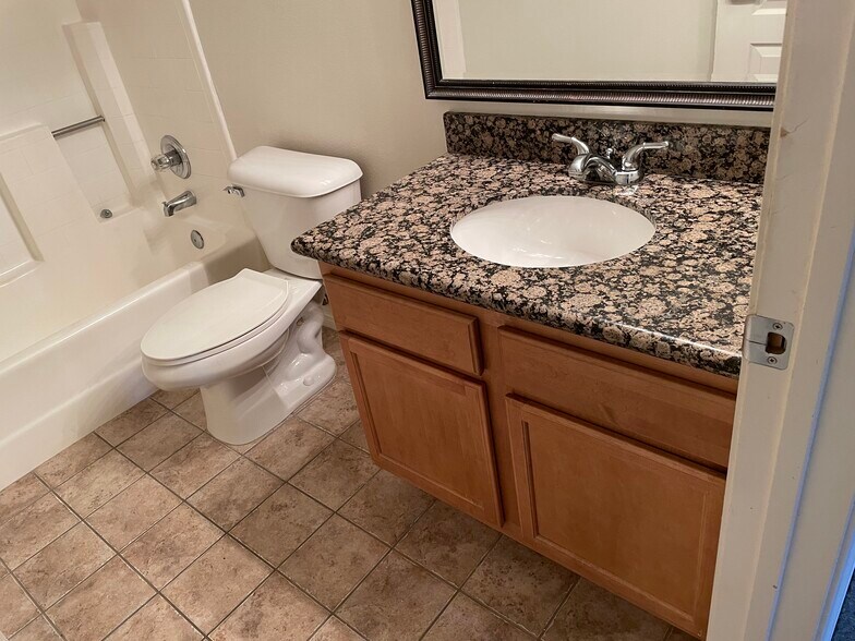 Building Photo - 2111 Sealion Dr