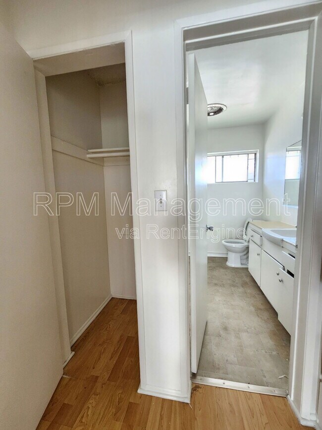 Building Photo - 1538 N Detroit St