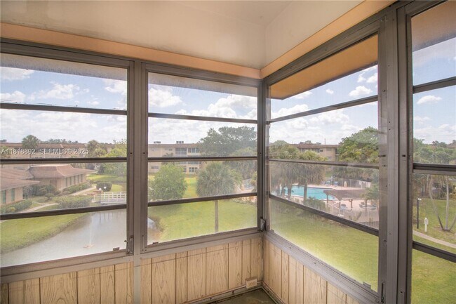 Building Photo - 5031 W Oakland Park Blvd