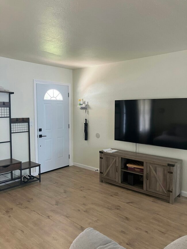 Building Photo - 6643 Stardust Ave