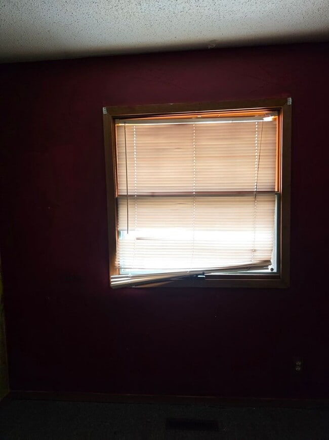 Building Photo - Beautiful 2-Bedroom Duplex Available!
