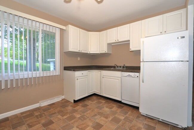 Building Photo - Charming 3 Bedroom 1 Bathroom Home