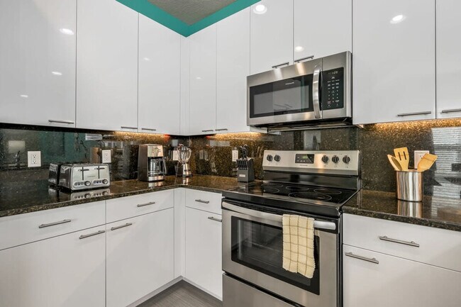 Building Photo - 1651 Retreat Cir