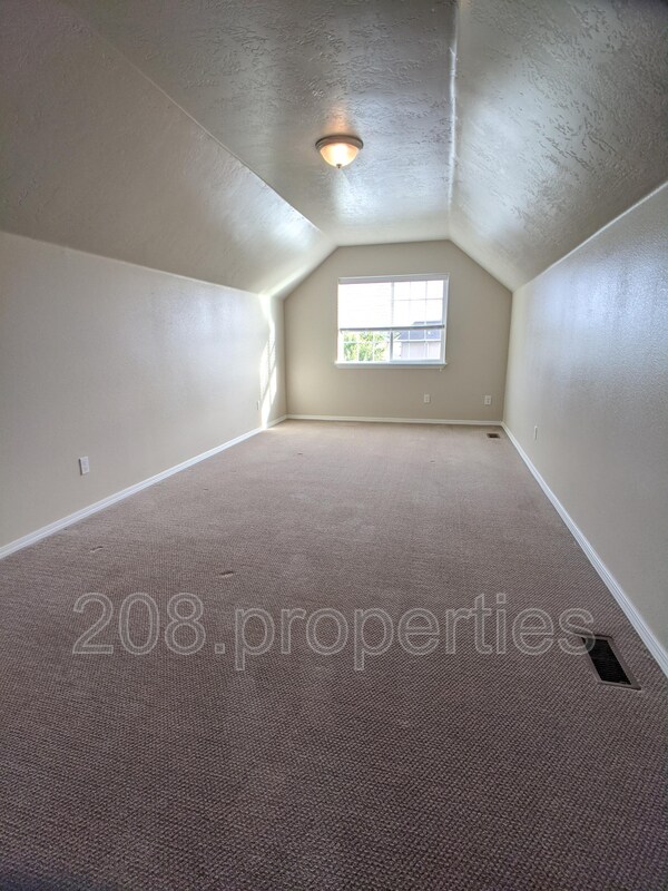 Building Photo - 611 N Kayden Way