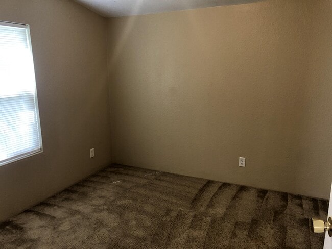 Building Photo - 167 W Rose St