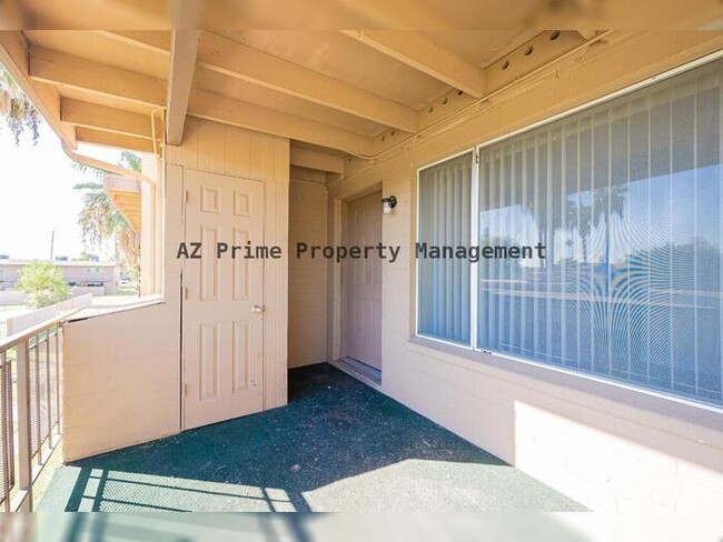Building Photo - 2411 W Hazelwood St