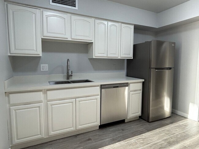 Building Photo - Brand New Remodel, 2 Bedroom, 2 Bathroom, ...