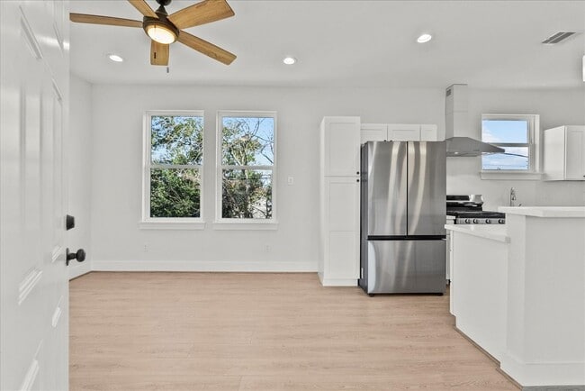 Building Photo - 1910 Bayou Shore Dr