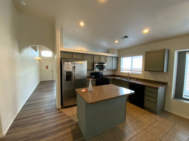 Building Photo - 4 Bedroom Single Story Home Available Near...