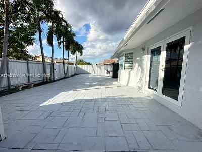 Building Photo - 1040 SW 142nd Ave