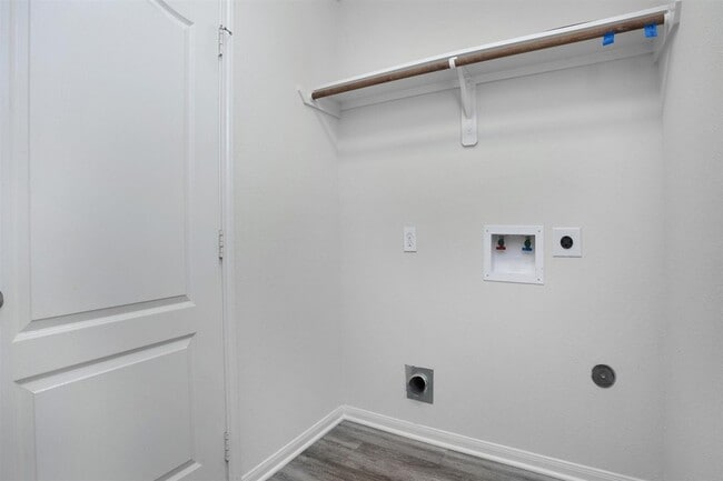 Building Photo - 384 Decoster Blvd