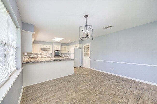 Building Photo - 1809 Lamar Dr